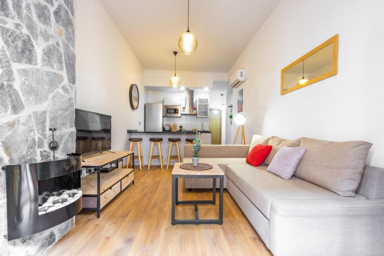 Cozy Flat With Common Pool & Parking - Center By Rems Appartement Málaga Buitenkant foto