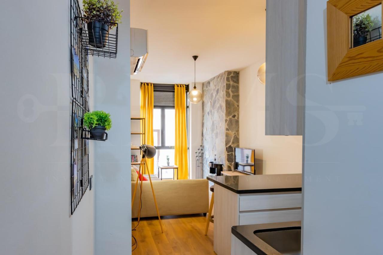 Cozy Flat With Common Pool & Parking - Center By Rems Appartement Málaga Buitenkant foto