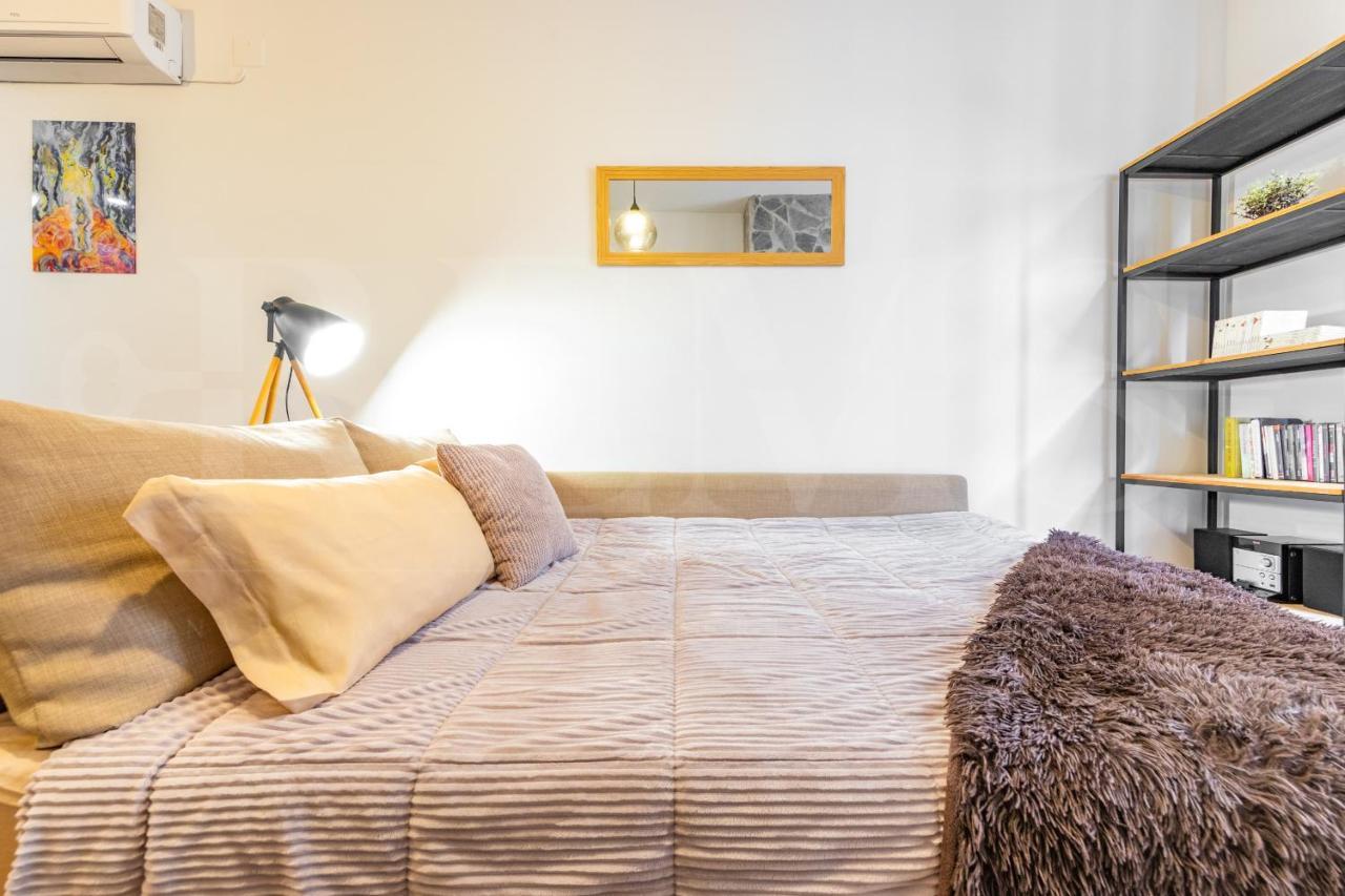 Cozy Flat With Common Pool & Parking - Center By Rems Appartement Málaga Buitenkant foto