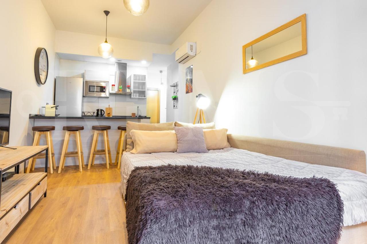 Cozy Flat With Common Pool & Parking - Center By Rems Appartement Málaga Buitenkant foto